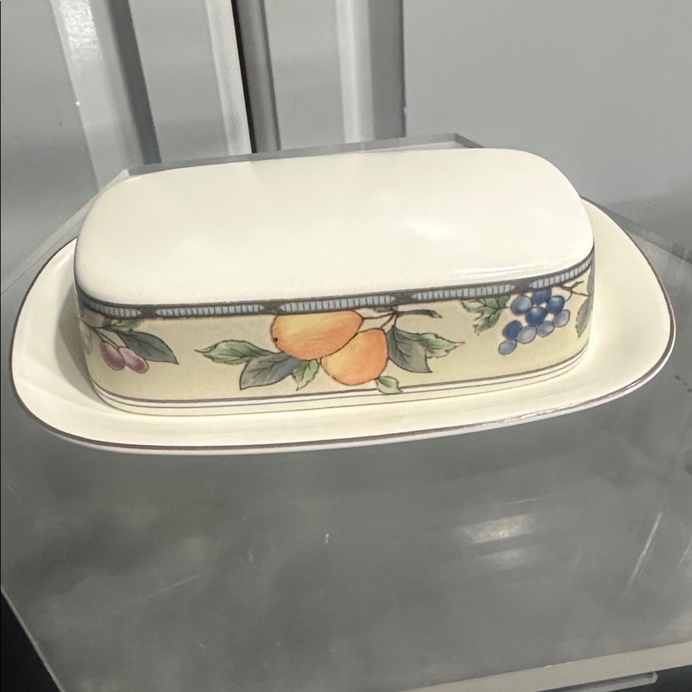 Mikasa Garden Harvest Pears Grapes Covered Lidded 1/4 lb. Butter Dish